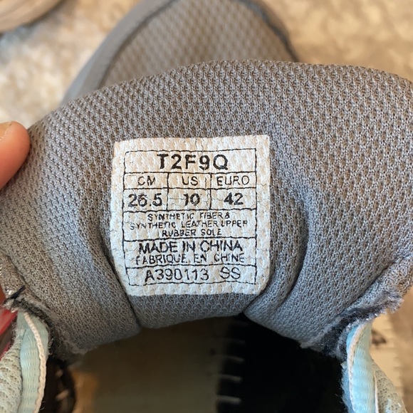 ASICS women’s tennis shoes size 10 - Picture 8 of 9